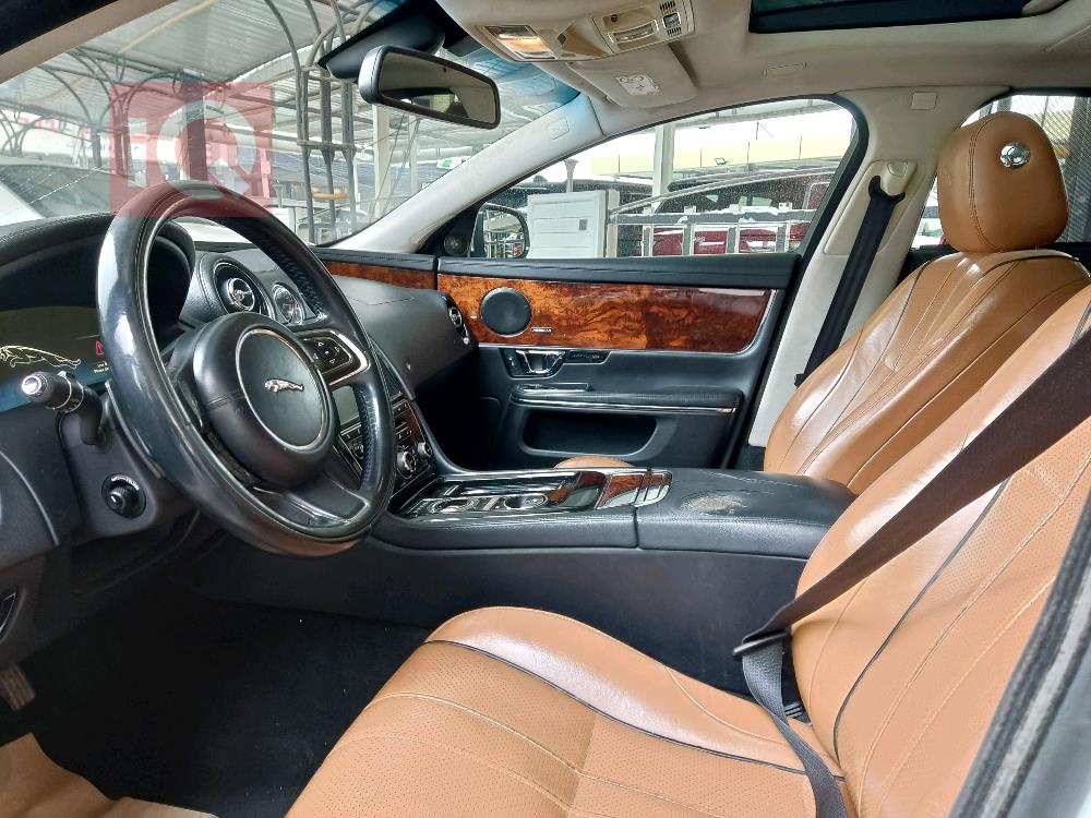جاكوار XJ